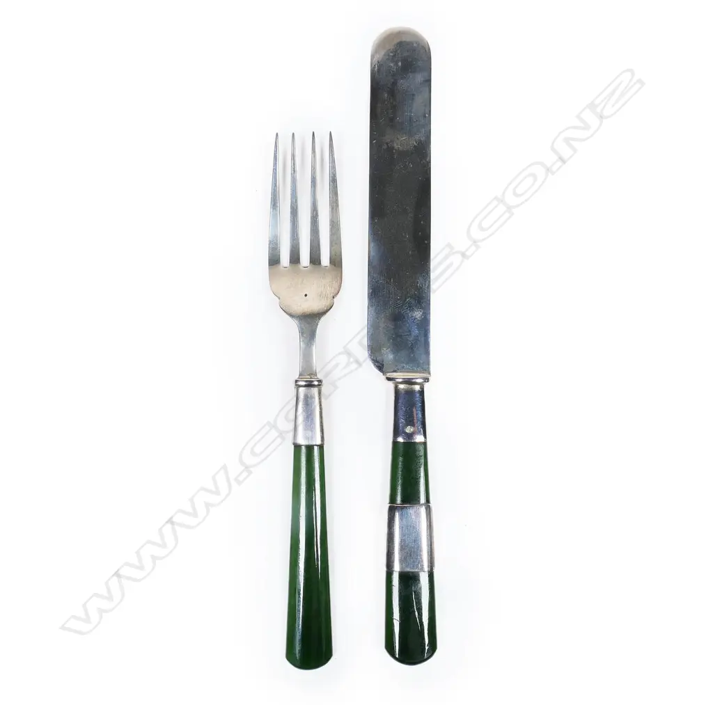 Joseph Swindell & Sons (Christchurch) cased greenstone and silver fish set, Image 1++